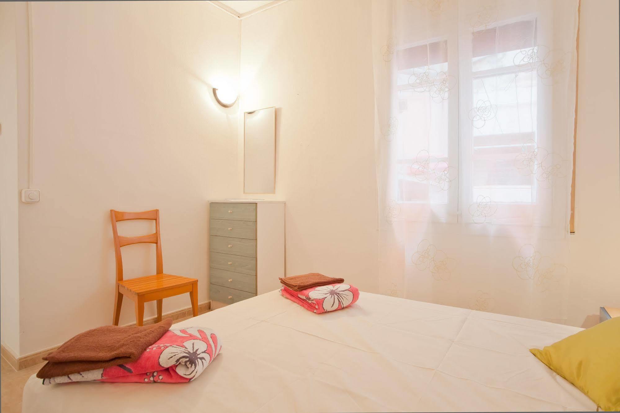 Apartamentos Tarradellas Sants Estacio Barselona Dış mekan fotoğraf