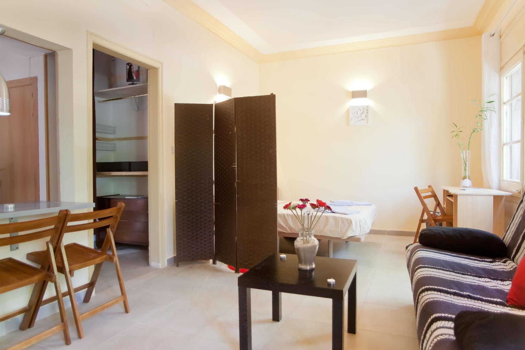 Apartamentos Tarradellas Sants Estacio Barselona Dış mekan fotoğraf