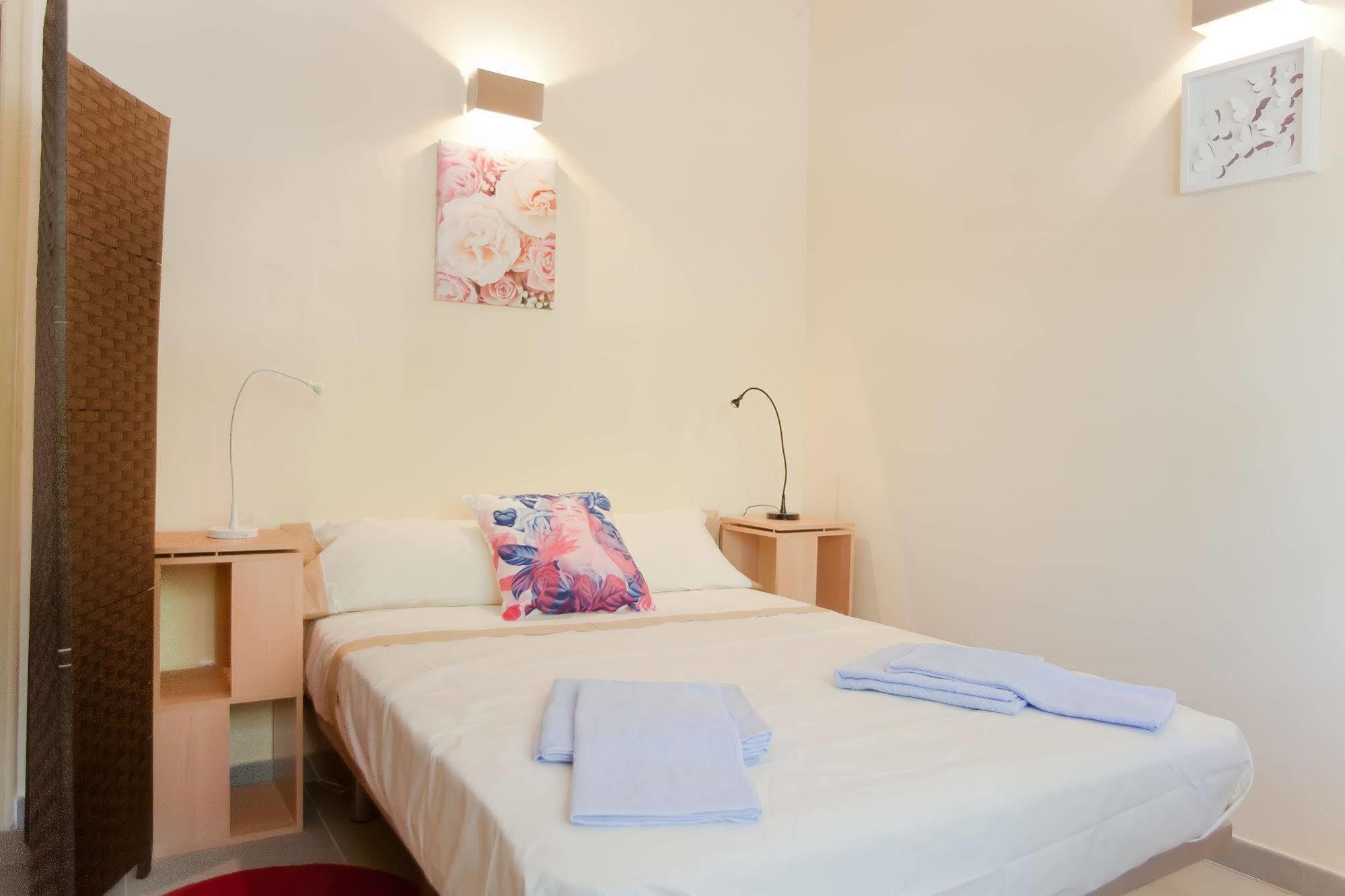 Apartamentos Tarradellas Sants Estacio Barselona Dış mekan fotoğraf